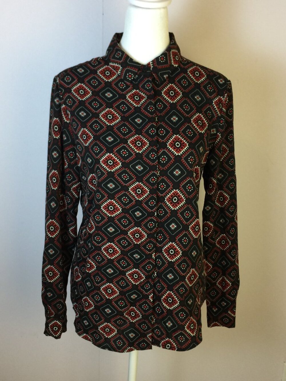 Carmen Marc Valvo Button Up Shirt XS Womans Red Black Geo Long Sleeve Collared